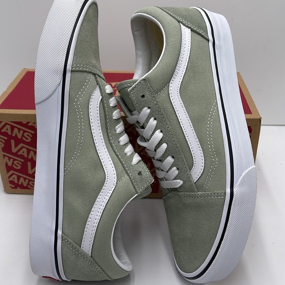 Vans Men’s Old Skool Desert Sage/True White
VN0A38G1U62
Sneakers - Picture 11 of 16